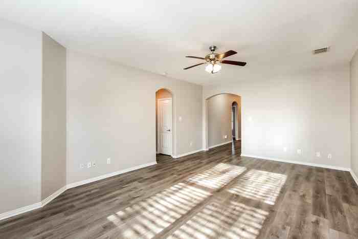 932 Haley Dr - Photo 6 of 16