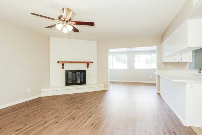 3143 W Julie Dr - Photo 3 of 16