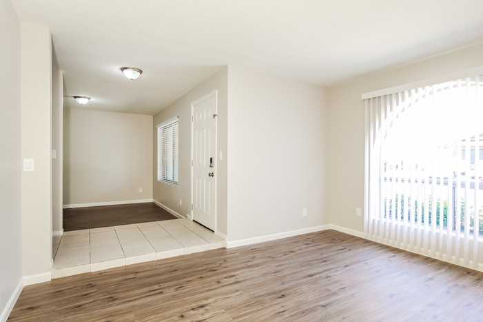 3143 W Julie Dr - Photo 4 of 16