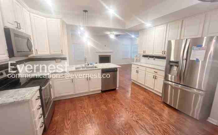 1084 Ashcraft Ave - Photo 2 of 34