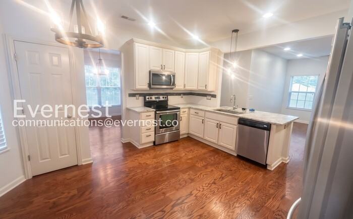 1084 Ashcraft Ave - Photo 3 of 34