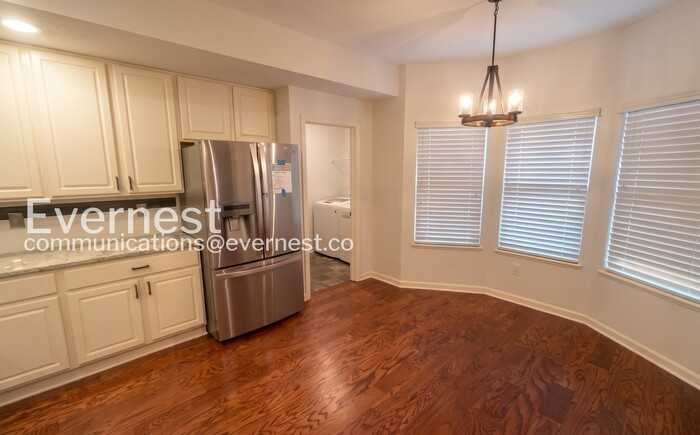 1084 Ashcraft Ave - Photo 5 of 34