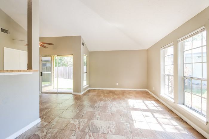 3117 Oak Rock Cir - Photo 2 of 14