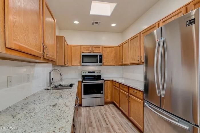 8940 W Olive Ave - Photo 4 of 12