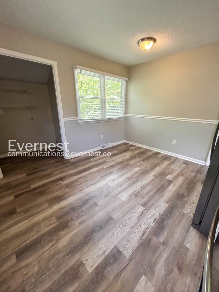 1676 Guilford Dr - Photo 3 of 20