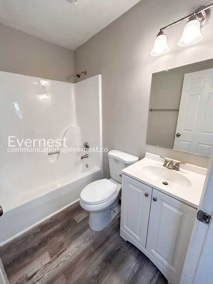 1676 Guilford Dr - Photo 6 of 20