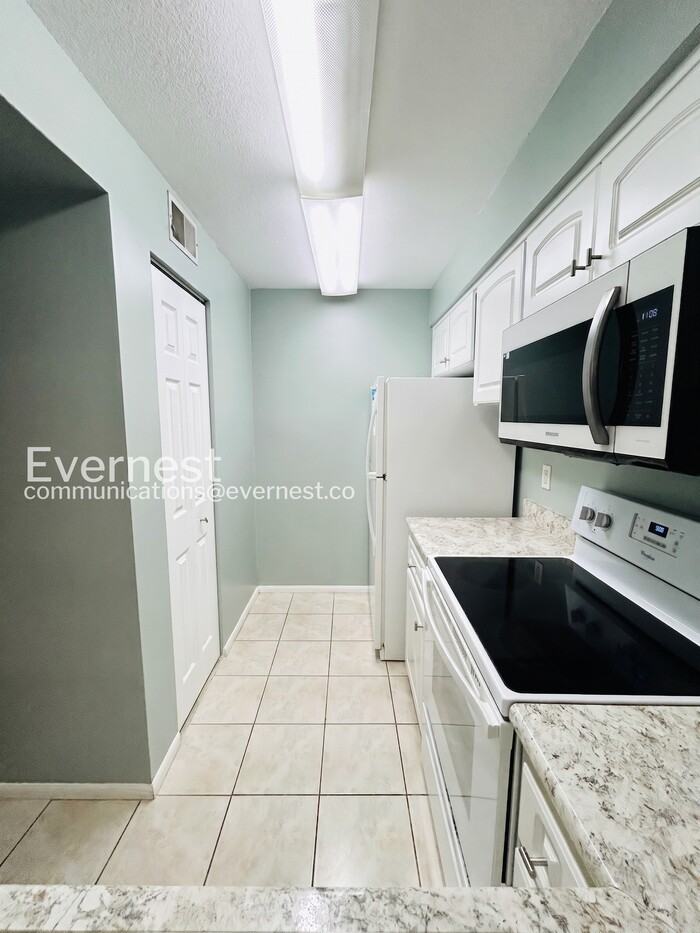 2998 Bonaventure Cir #104 - Photo 3 of 27