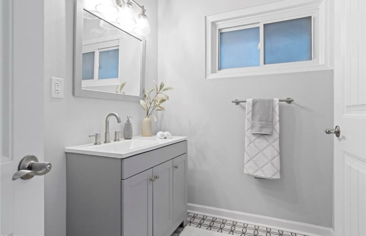 1007 N Peace Haven Rd #NA - Photo 5 of 17