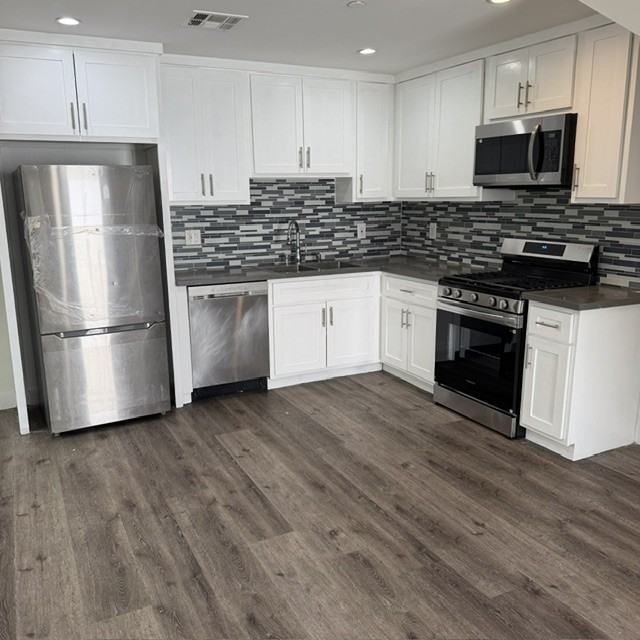 5874 Towne Ave - Photo 3 of 11