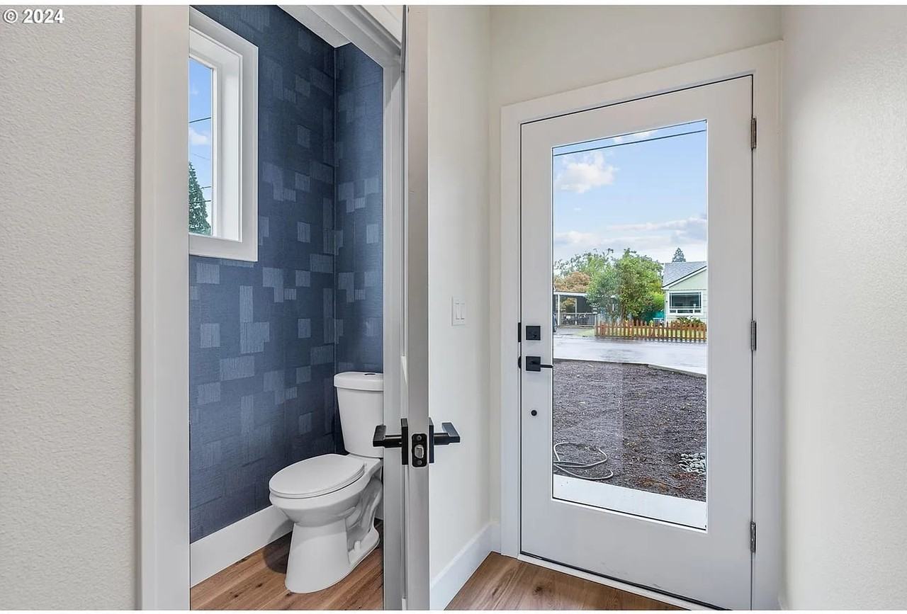 2425 Se Chestnut St #2425 - Photo 3 of 18