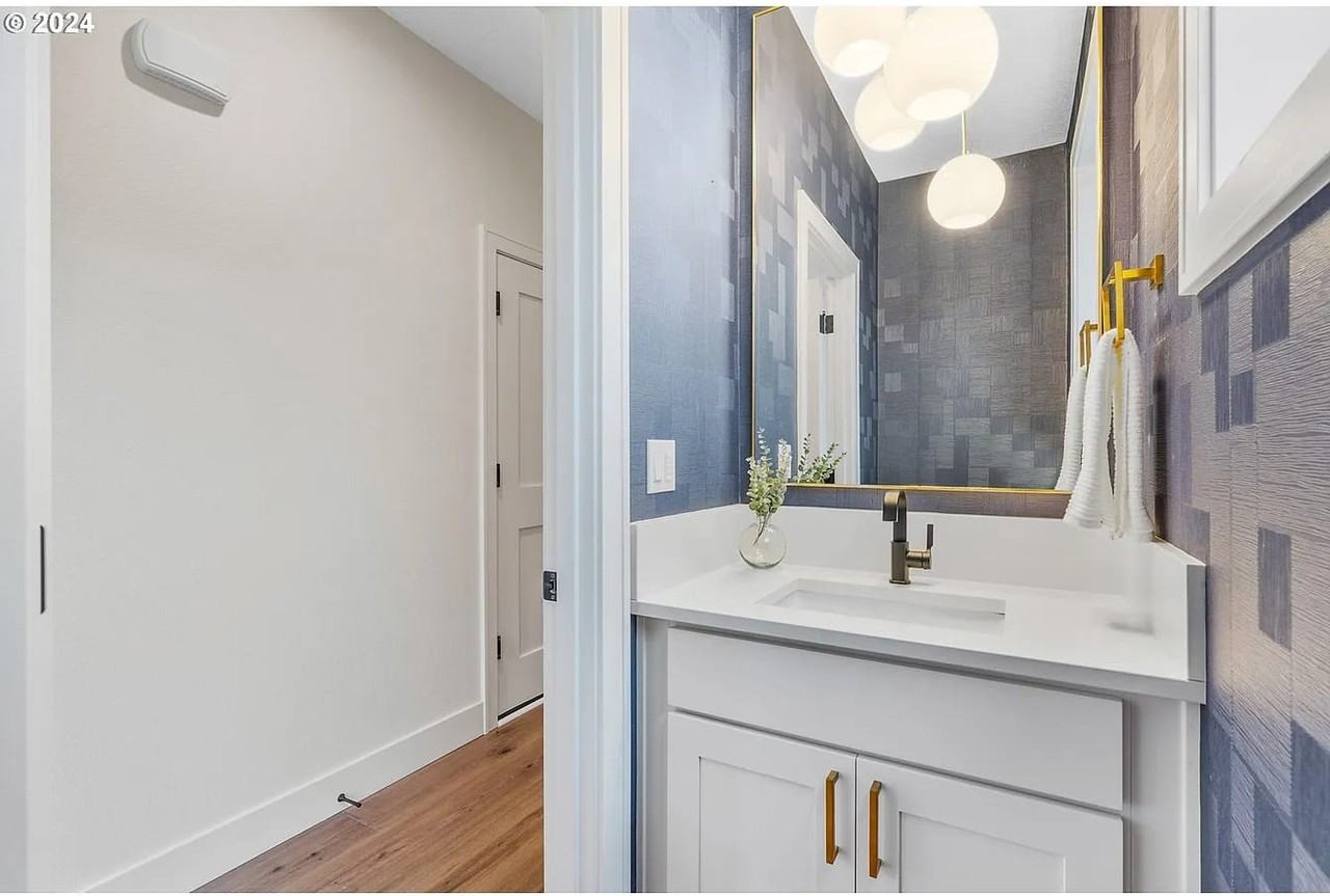 2425 Se Chestnut St #2425 - Photo 4 of 18