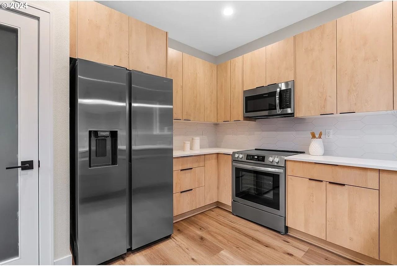 2425 Se Chestnut St #2425 - Photo 6 of 18