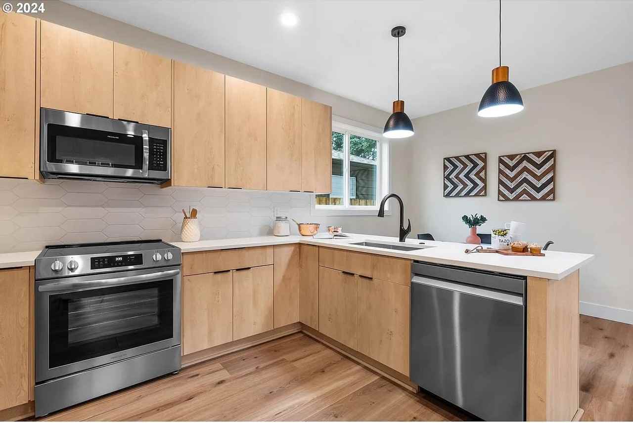 2425 Se Chestnut St #2425 - Photo 7 of 18
