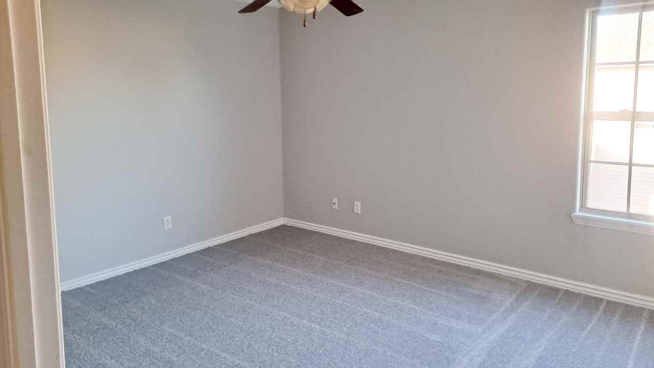 605 Sw Loudon Dr #1 - Photo 6 of 7