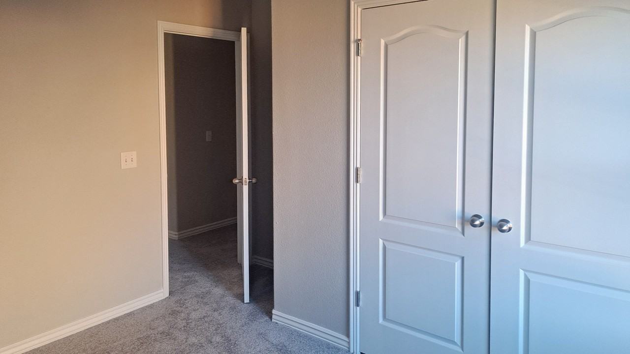 605 Sw Loudon Dr #1 - Photo 7 of 7
