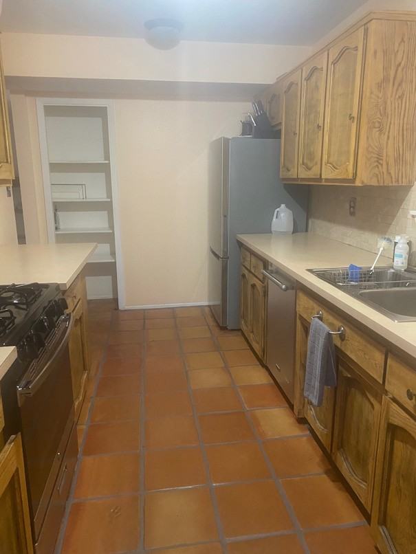 1083 Sunshine Way #NA - Photo 2 of 8
