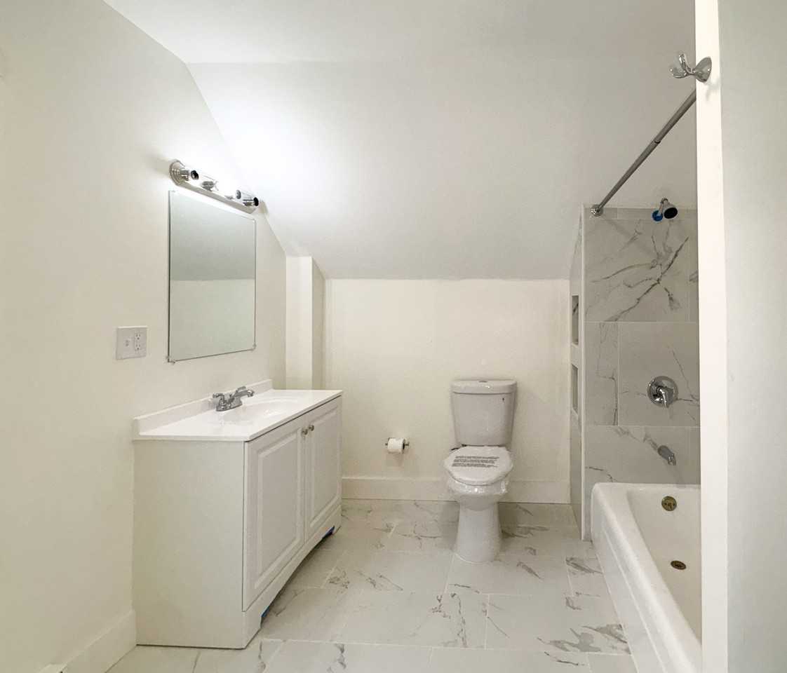 930 S Franklin St #2 - Photo 4 of 5
