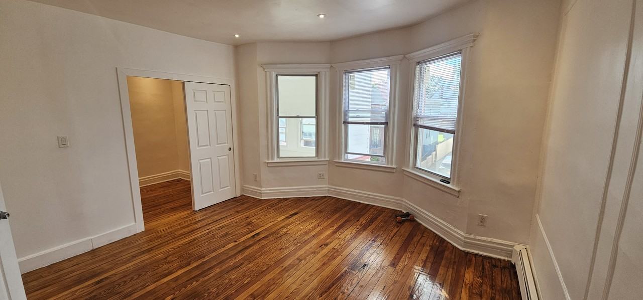 192 N 17th St #NA - Photo 4 of 20