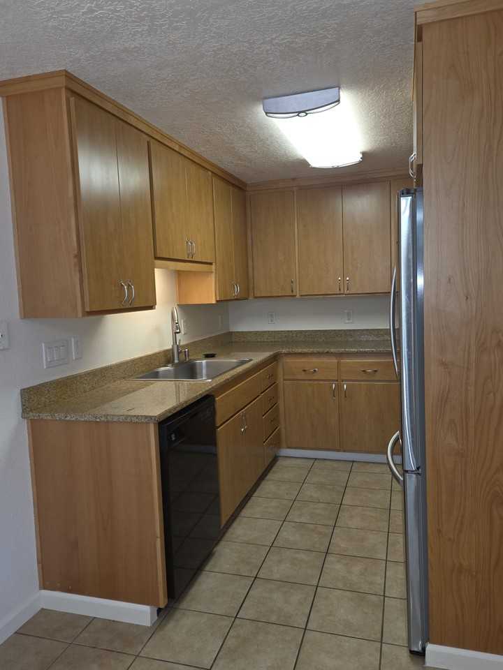 1585 Distinctive Ct S #1585 - Photo 3 of 11