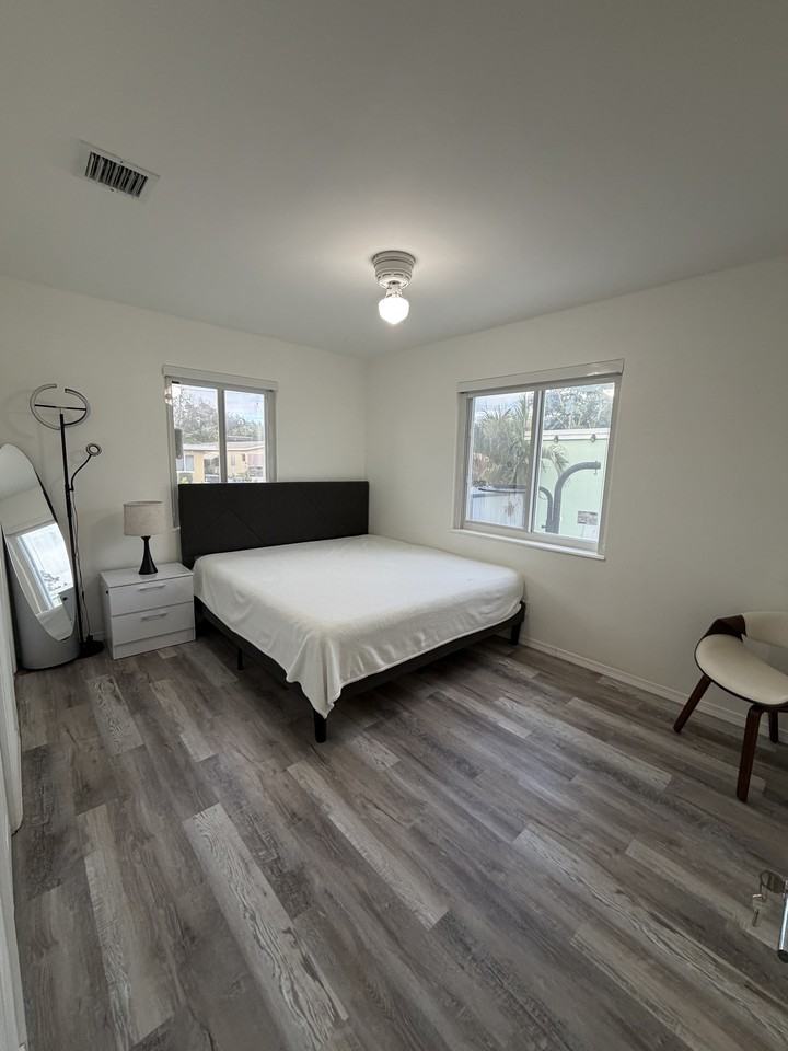 407 S 24th Ave #2 - Photo 3 of 14