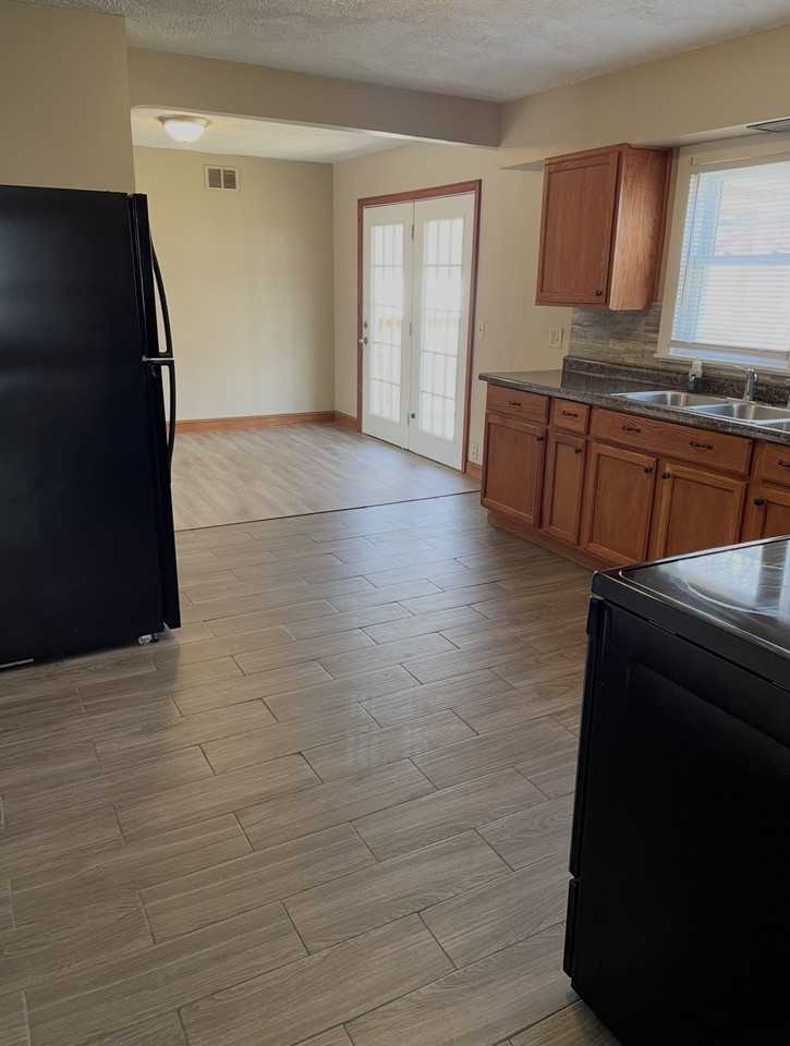 1540 Linden Ave #NA - Photo 4 of 11