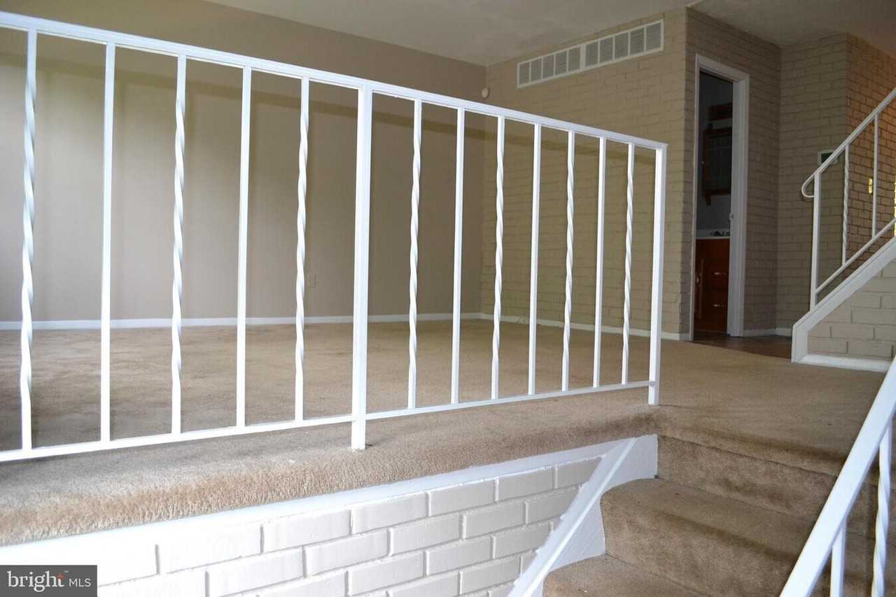 302 Hometown Way - Photo 2 of 31