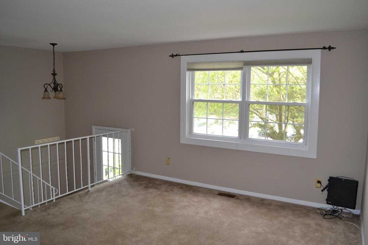 302 Hometown Way - Photo 4 of 31