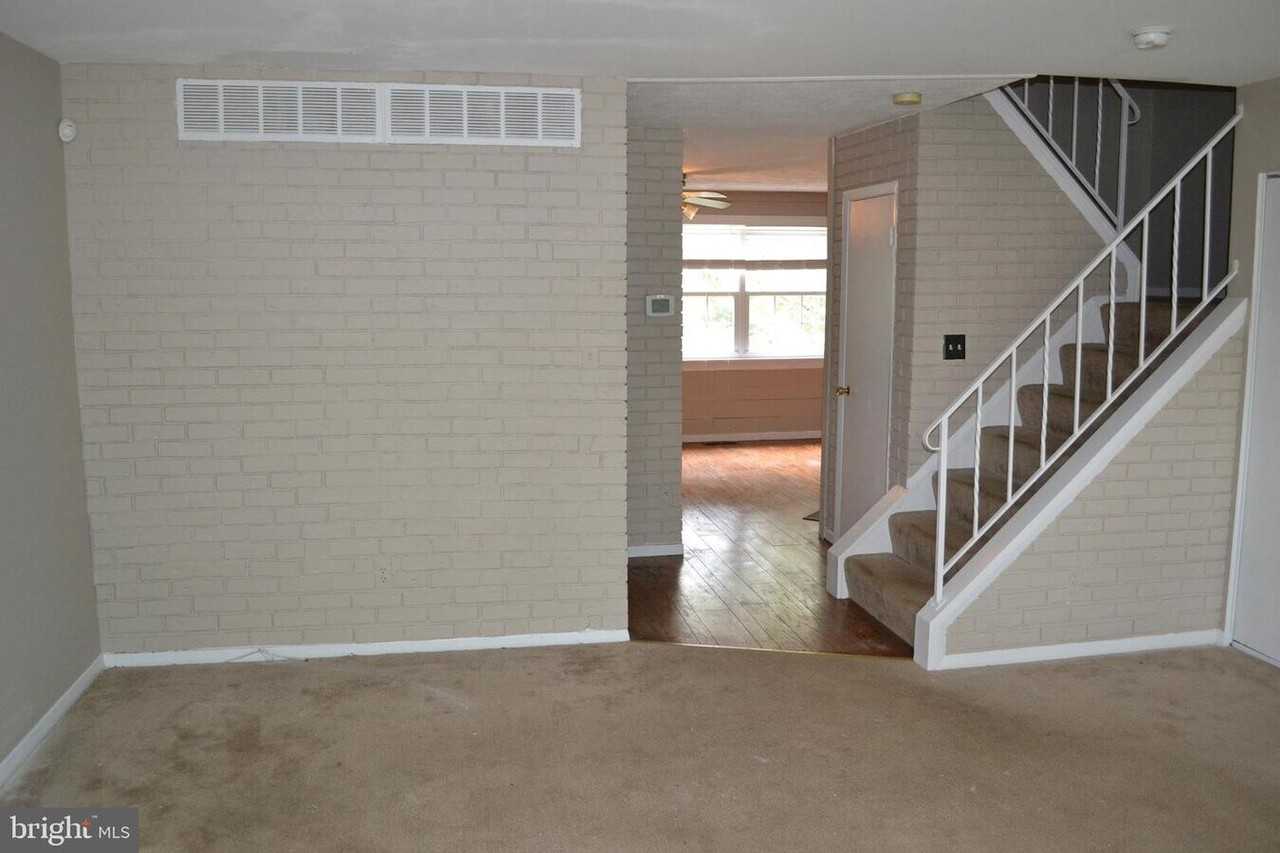 302 Hometown Way - Photo 5 of 31