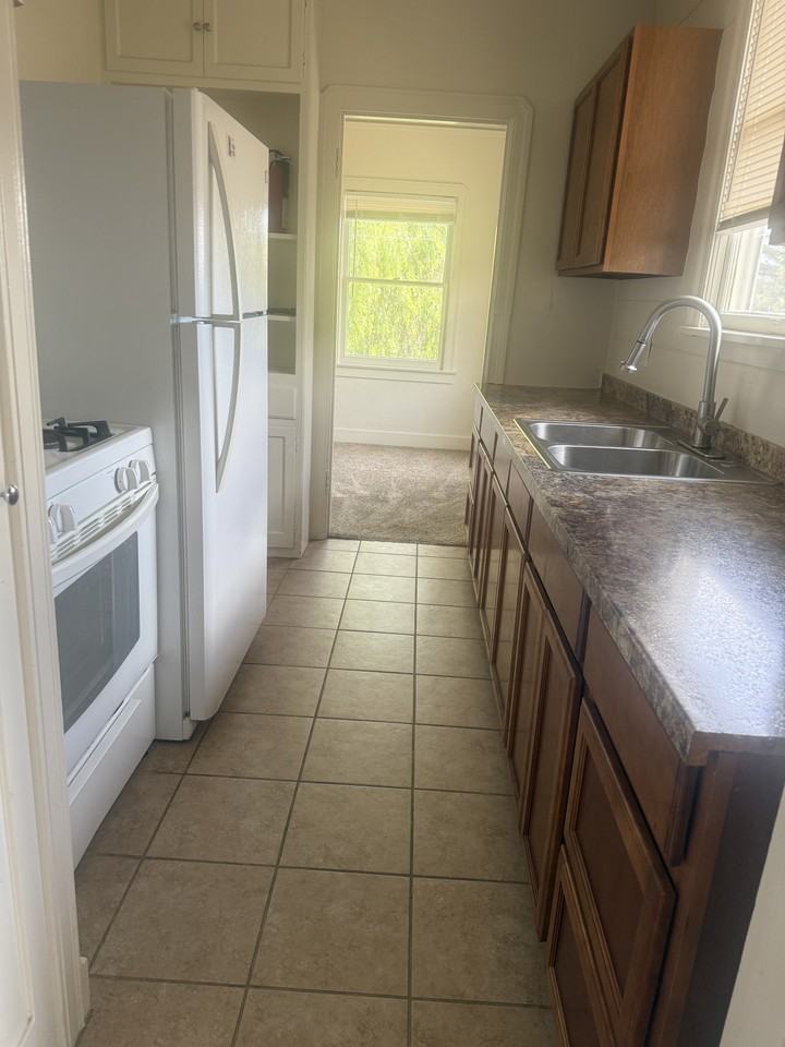 915 Napa St #NA - Photo 5 of 6