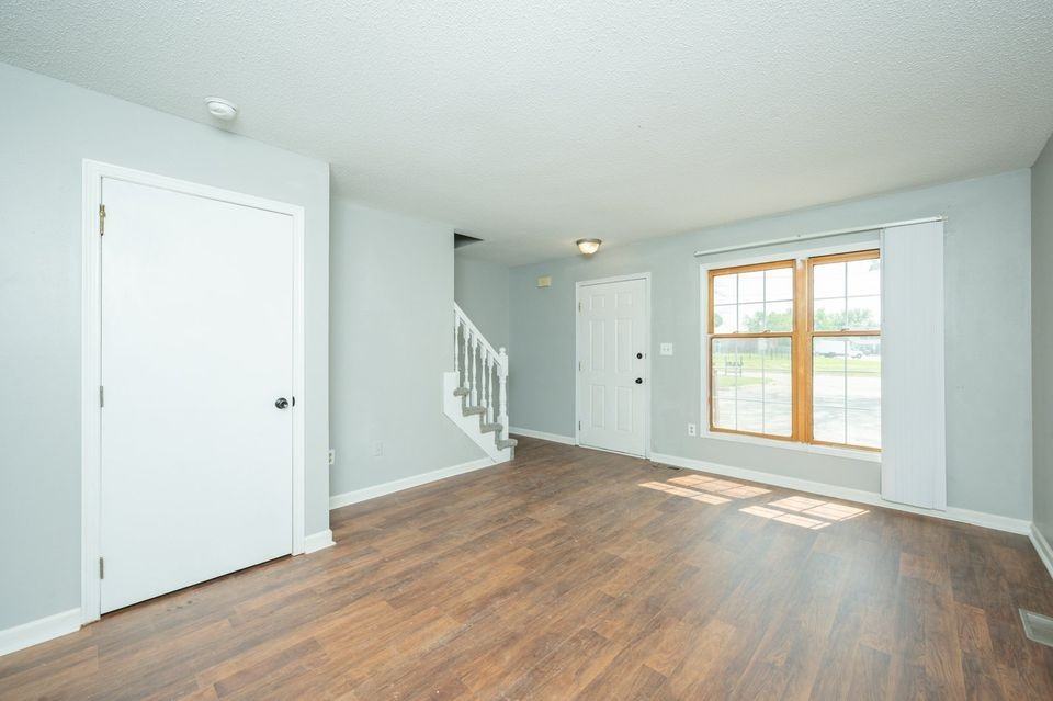 675 Ashworth Dr #11 - Photo 2 of 6