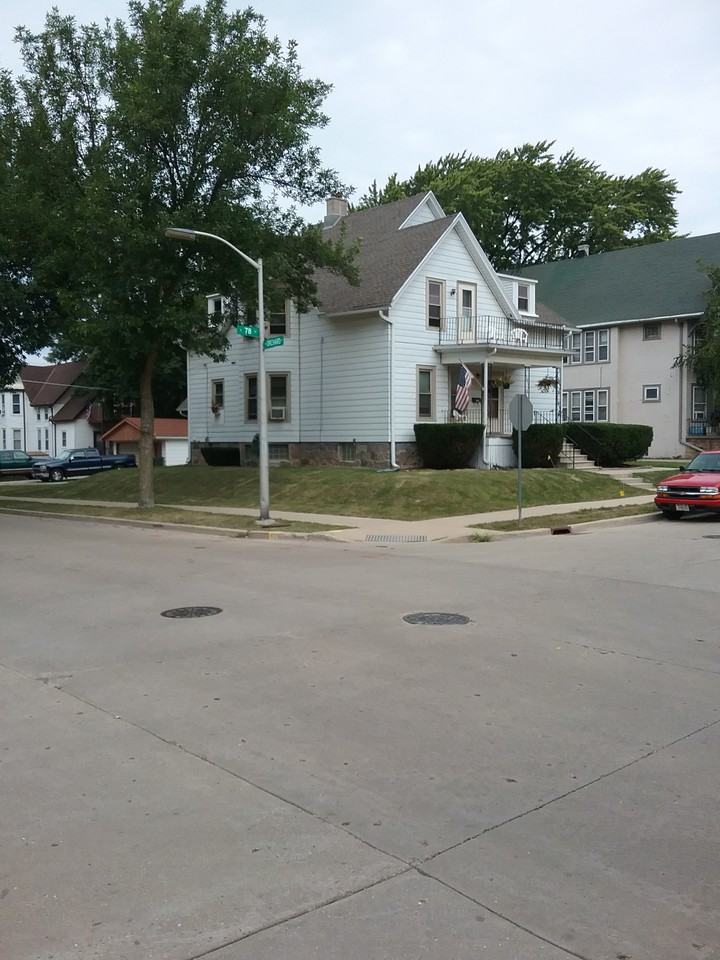 1467 S 78th St - Photo 2 of 20