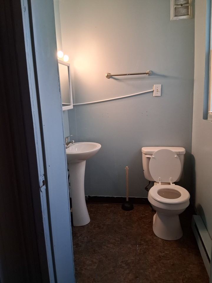 318 Bridge St #A - Photo 4 of 12