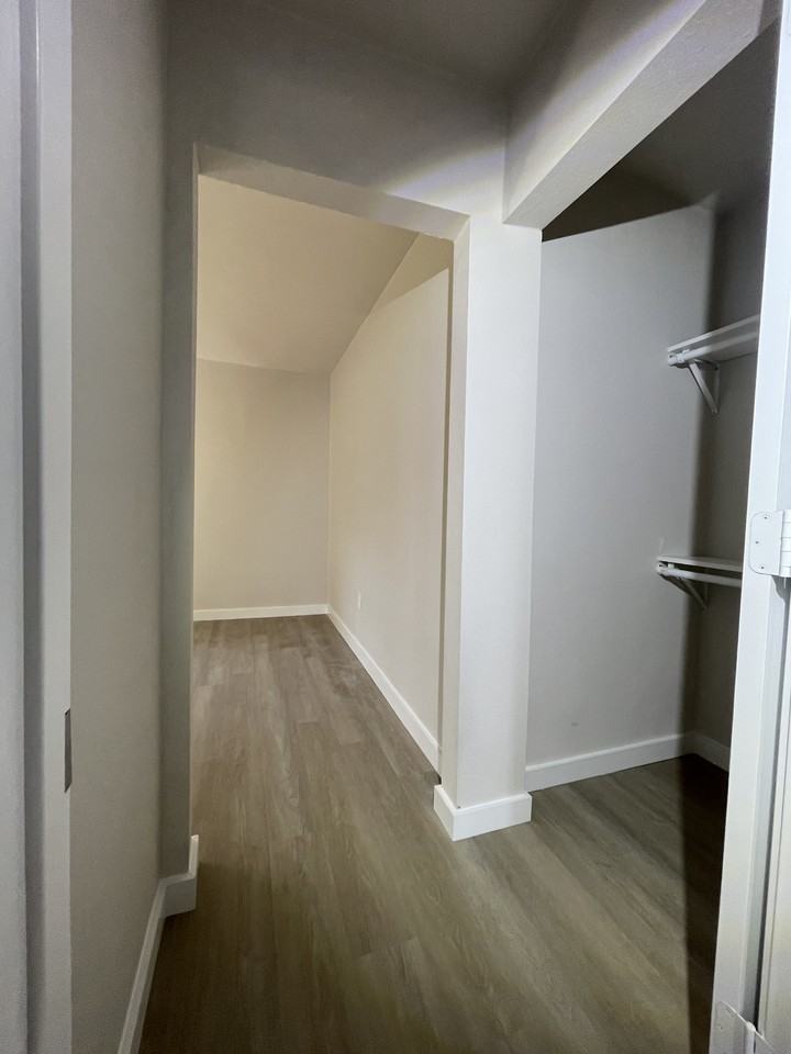 521 W Blair St #2 - Photo 6 of 12