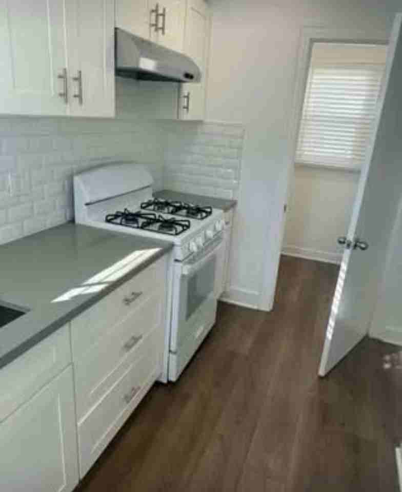 2231 Ellendale Place - Photo 3 of 8