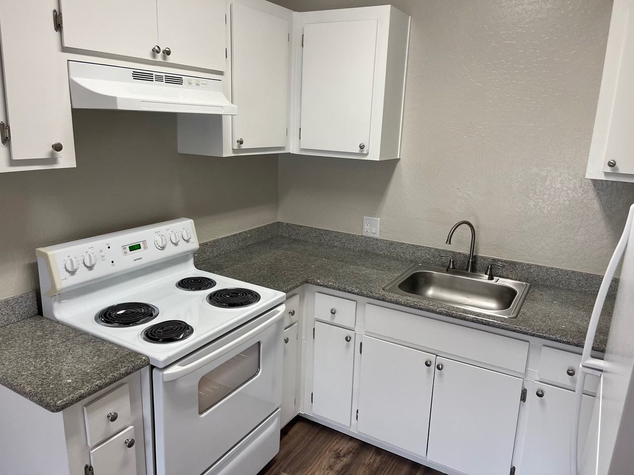 1337 N Madison St #15 - Photo 3 of 19