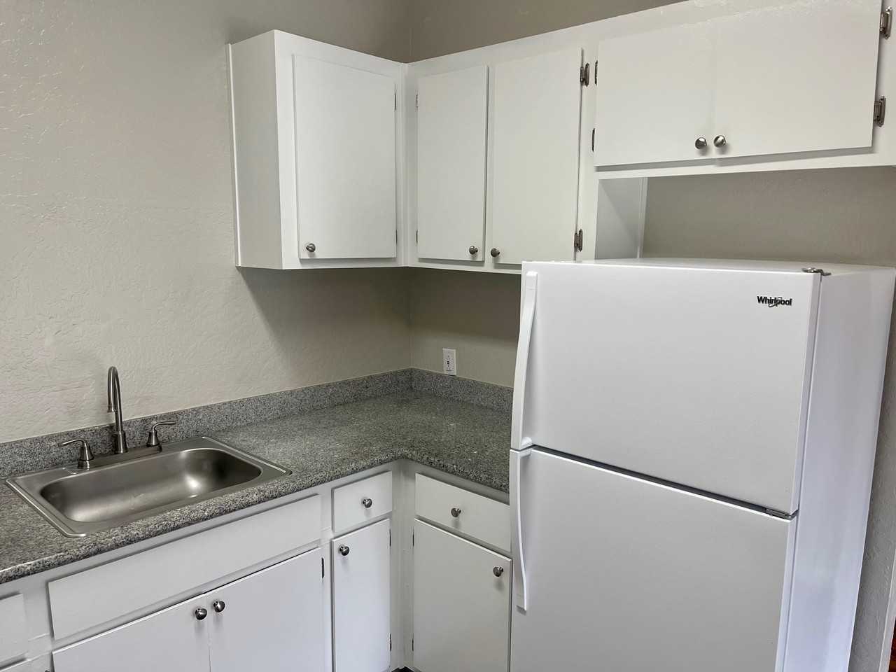 1337 N Madison St #15 - Photo 4 of 19