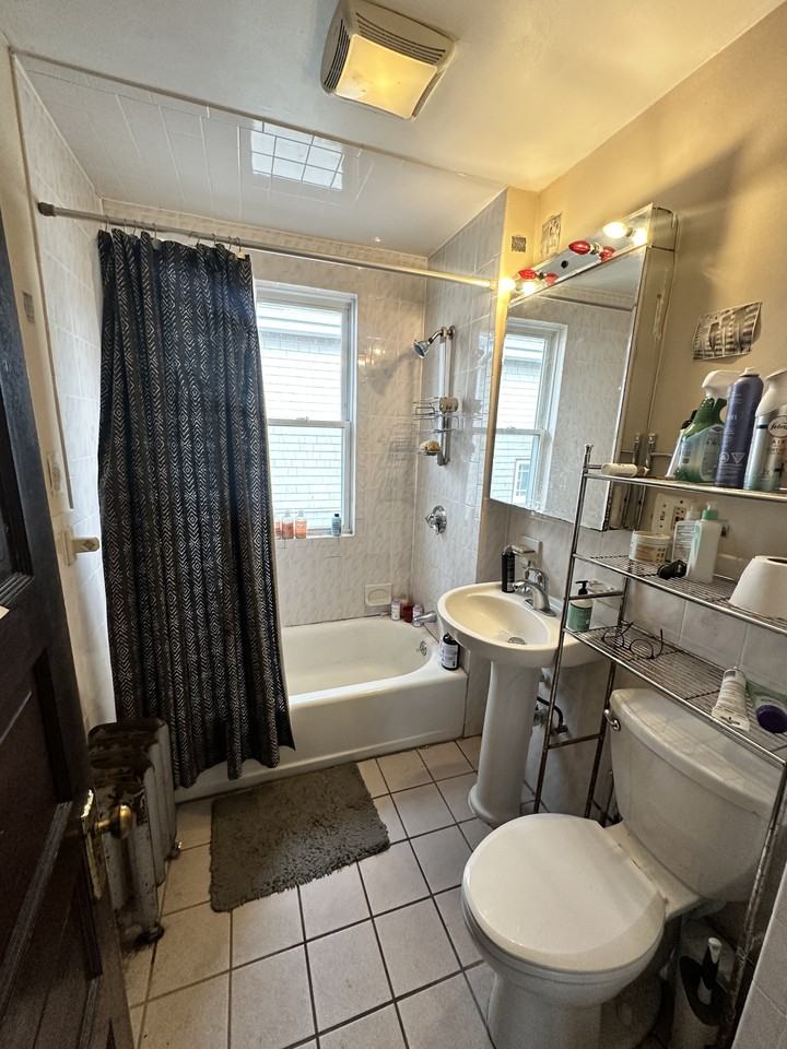 142 W Adams St #2 - Photo 3 of 17
