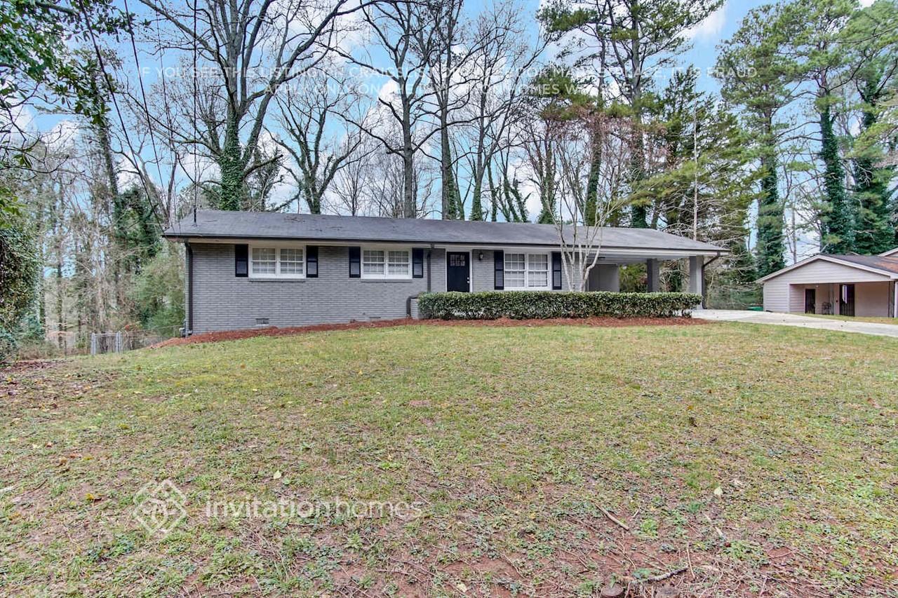 391 Derbyshire Dr - Photo 2 of 24