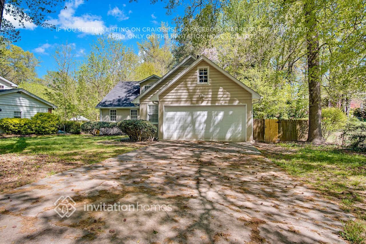 2405 Old Colony Rd - Photo 3 of 32