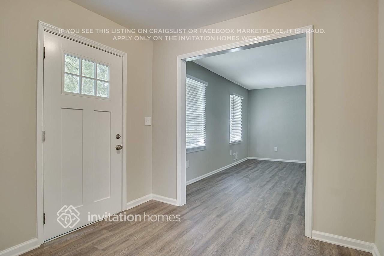 2405 Old Colony Rd - Photo 4 of 32