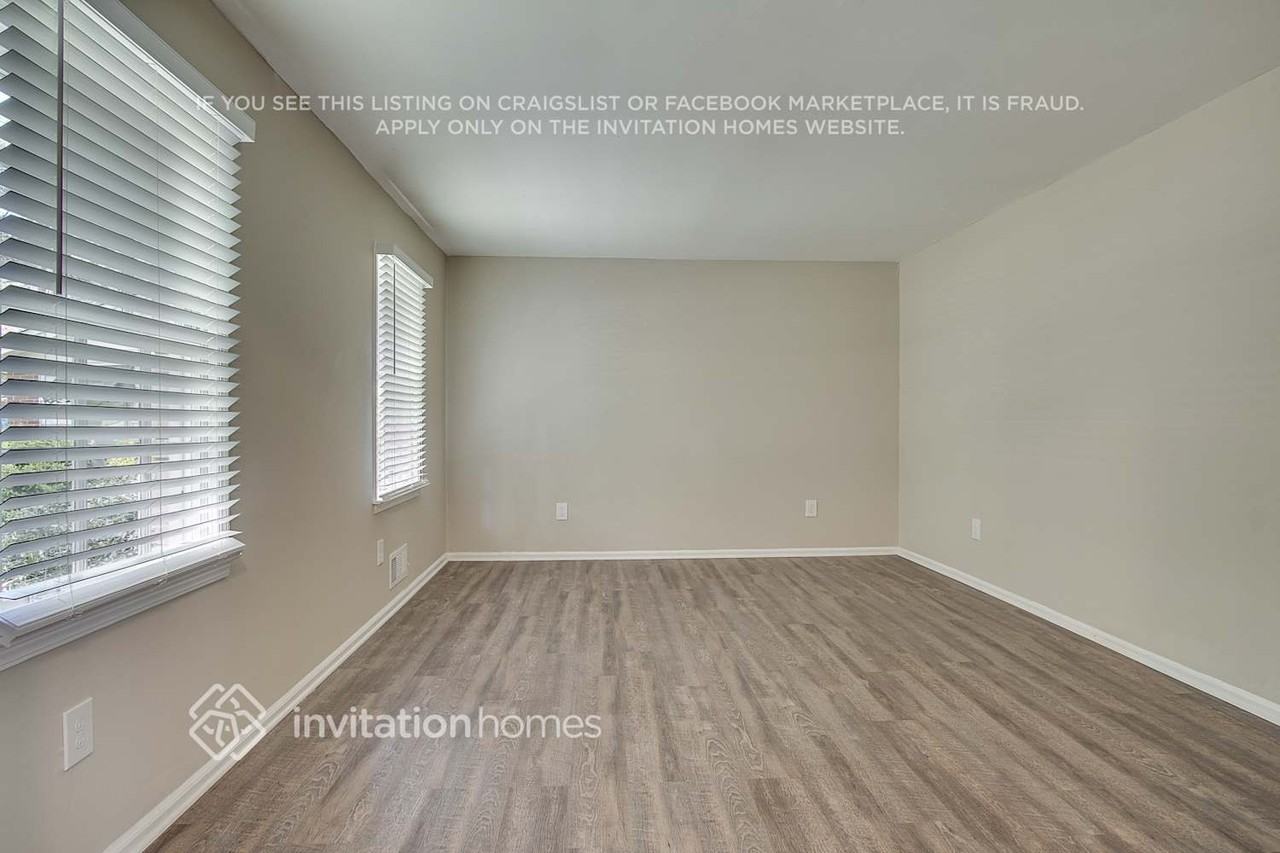 2405 Old Colony Rd - Photo 5 of 32