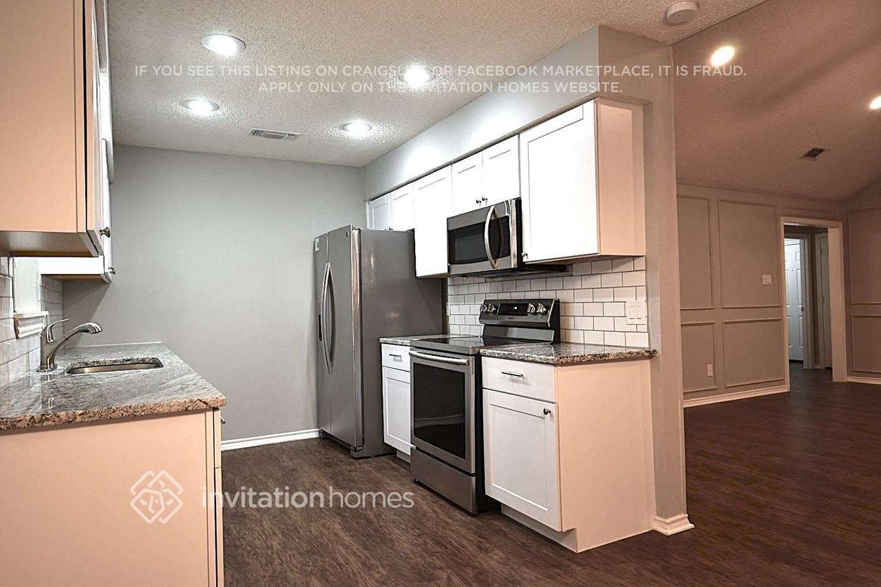 3908 Helmsford Dr - Photo 4 of 18