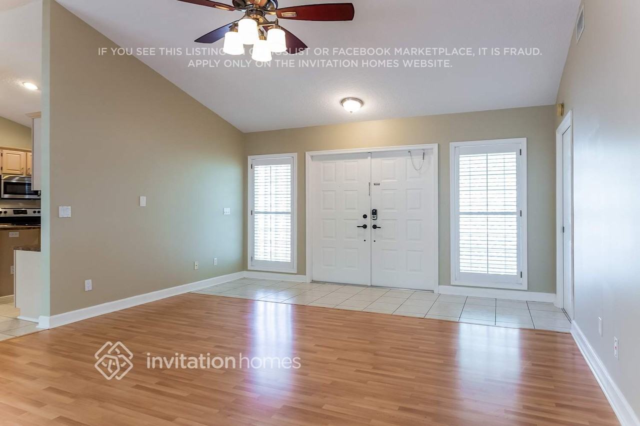 13740 Cromer Ct - Photo 4 of 21
