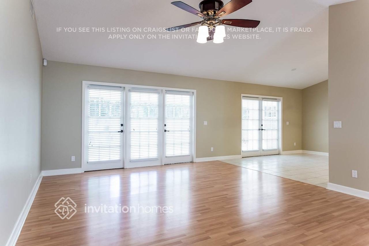 13740 Cromer Ct - Photo 5 of 21
