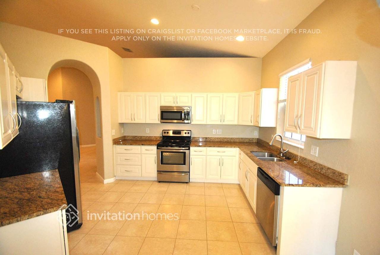 2448 Sandy Cay - Photo 4 of 13