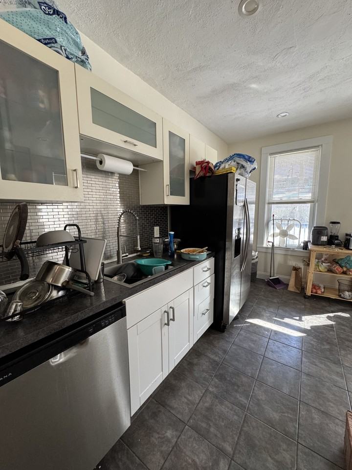 108 Hyde Park Ave #1 - Photo 3 of 12