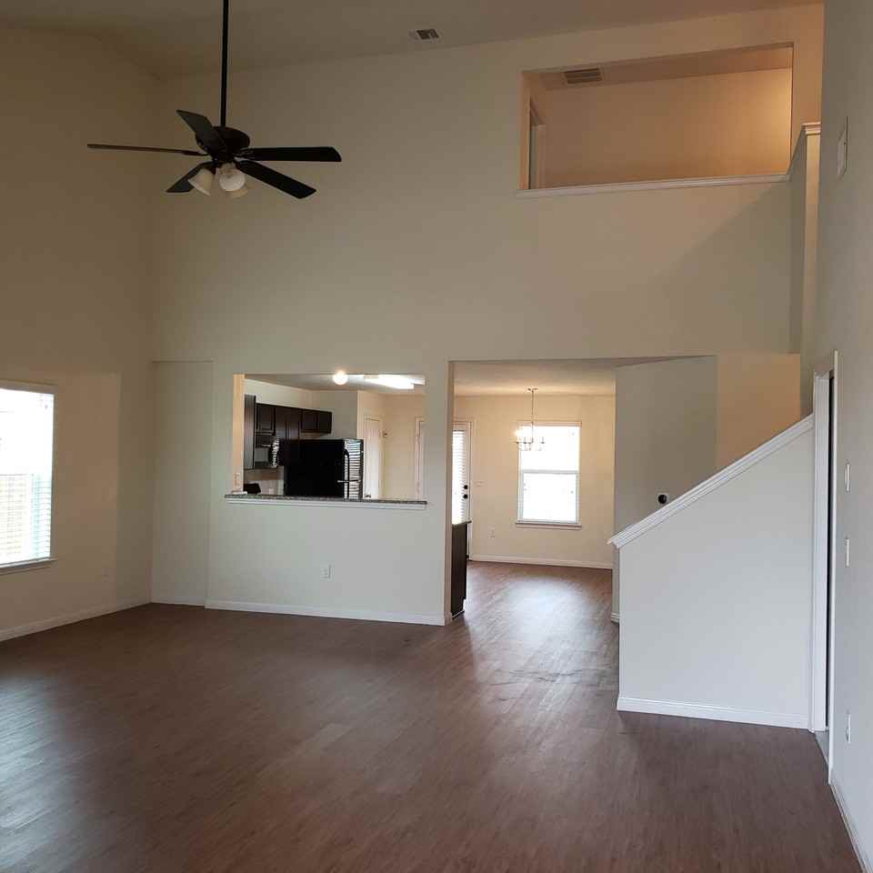 503 Luna Vista Dr #1 - Photo 2 of 9