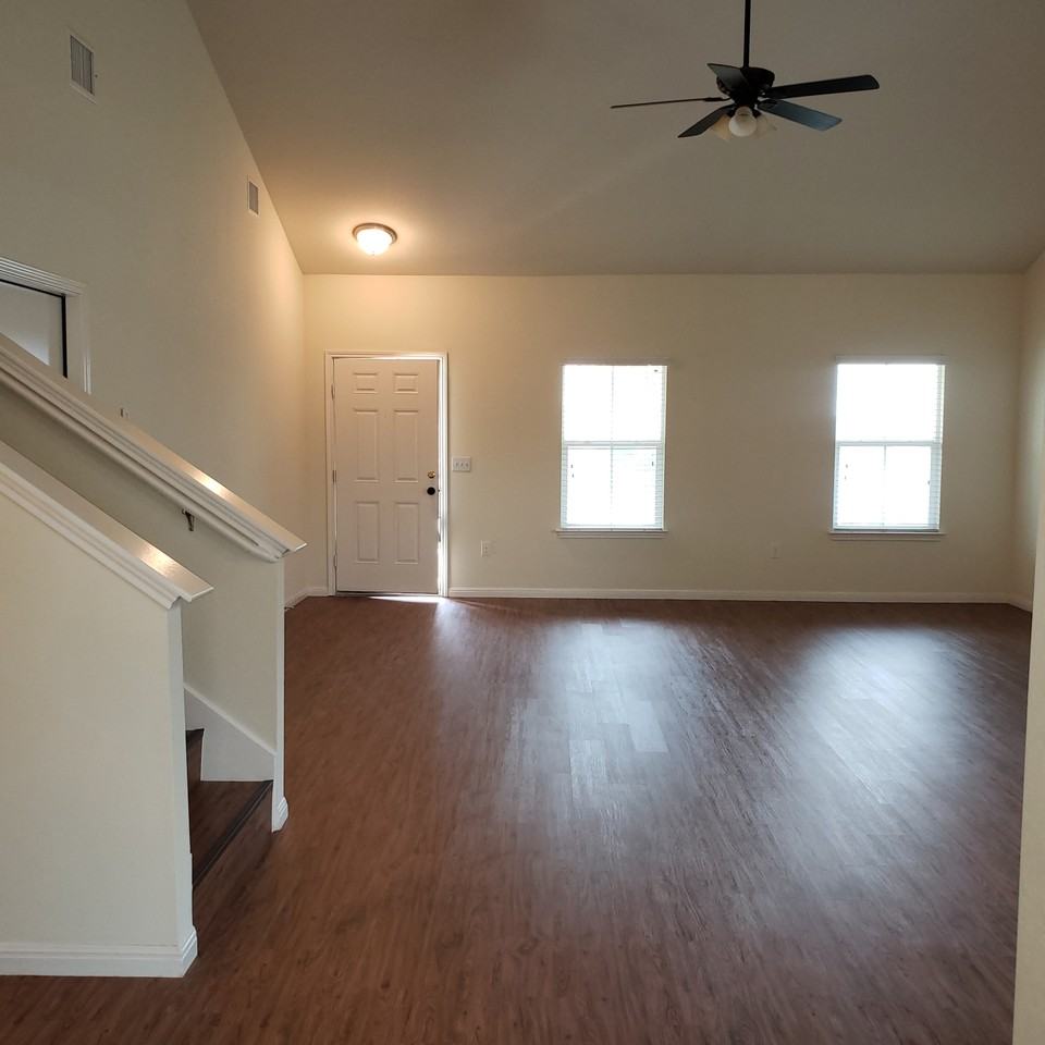 503 Luna Vista Dr #1 - Photo 3 of 9