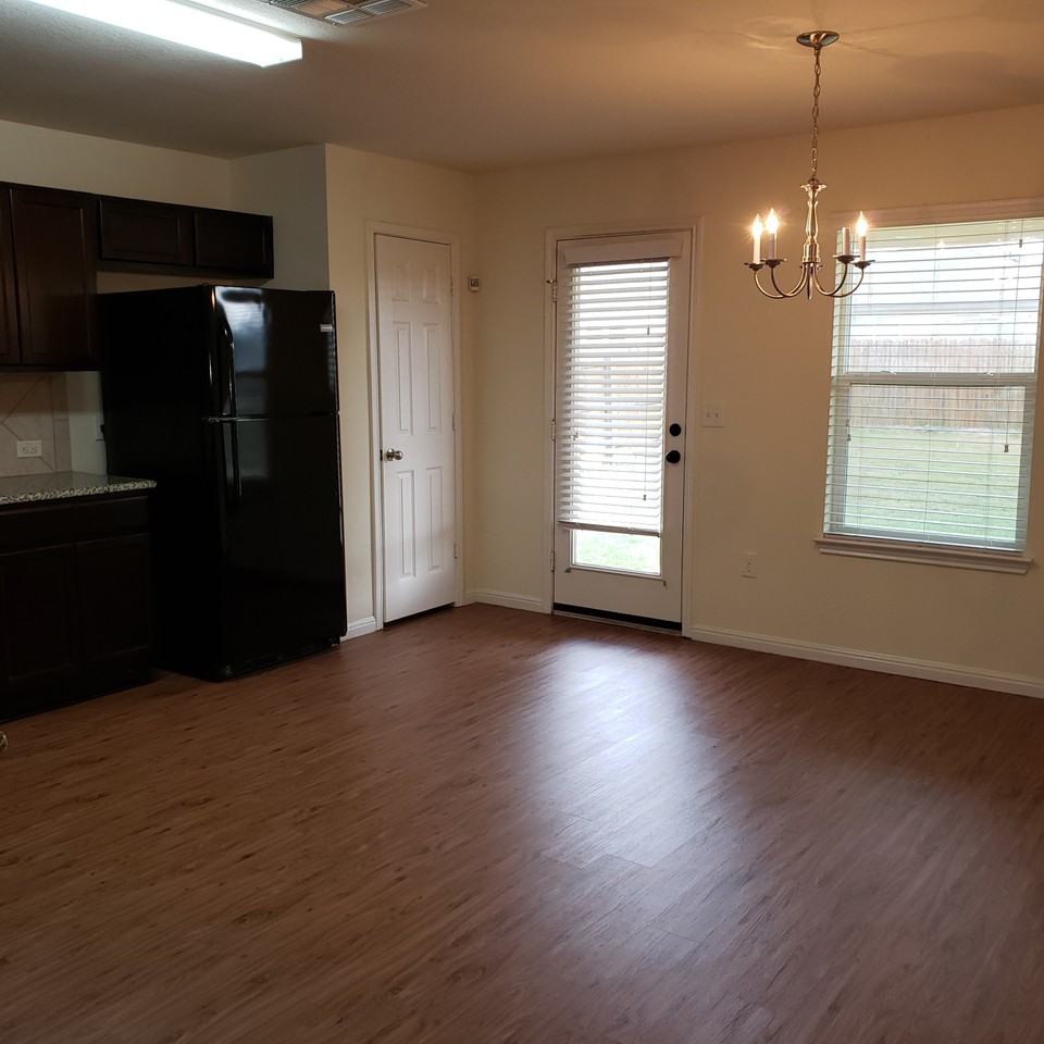 503 Luna Vista Dr #1 - Photo 4 of 9