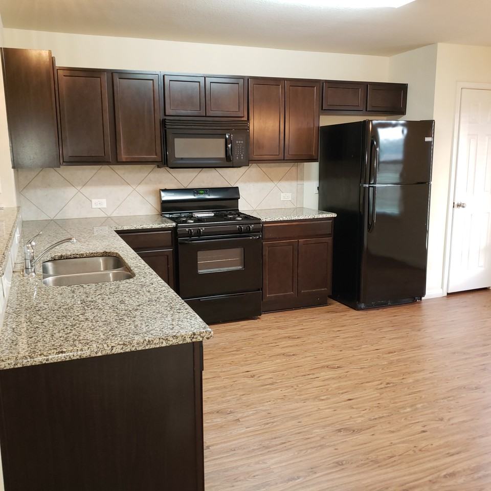 503 Luna Vista Dr #1 - Photo 5 of 9